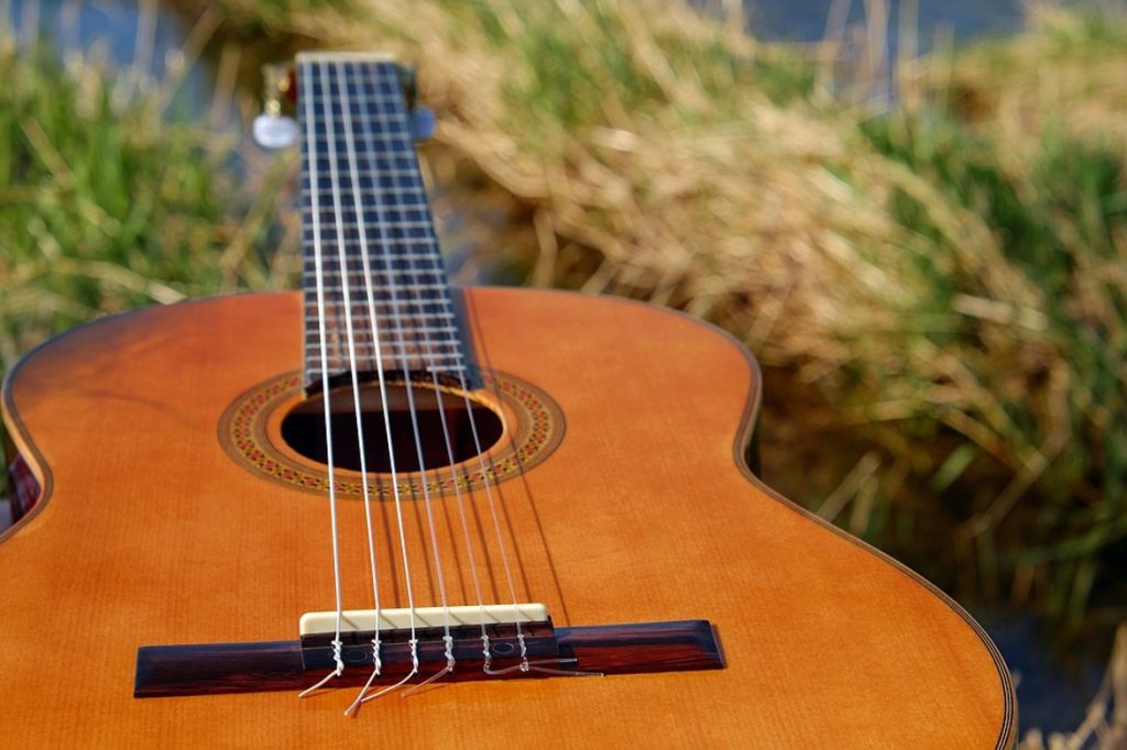Accordeur de guitare les choses à savoir avant achat
